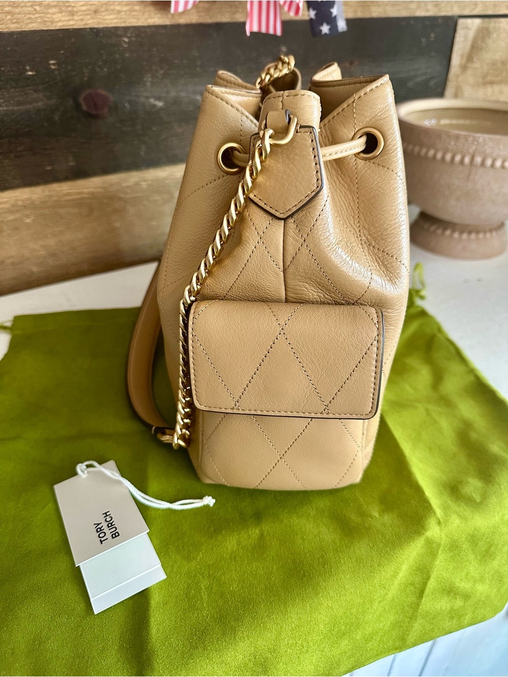 Tory Burch Beige Quilted Leather Drawstring Bucket Bag with Gold Chain - Picture 2 of 7